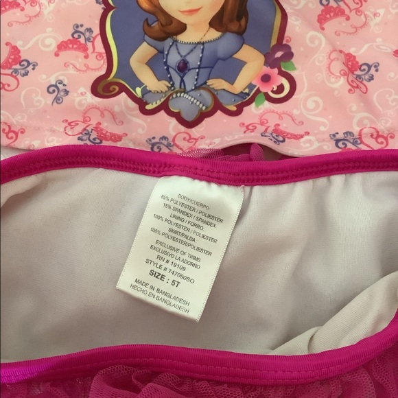 Fun bundle of size 5-6 girls clothes - Picture 3 of 12